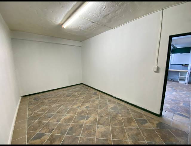 1,020M² BUILDING TO LET IN GEORGE CENTRAL